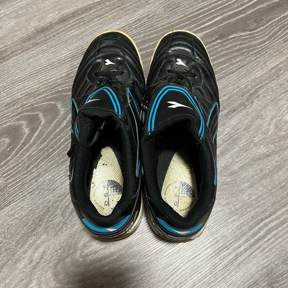 Diaspora Indoor Soccer Football Cleats - Picture 2 of 6